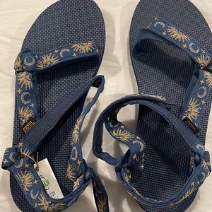 Teva Sun & Moon